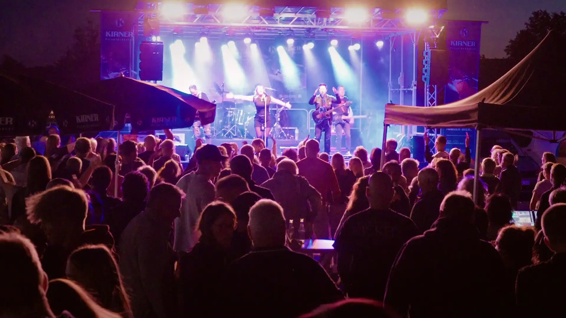 Bühne und Publikum beim Musiksommer Morbach